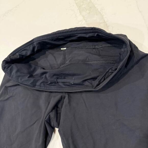 Lululemon Cropped Leggings Black Mid Rise Women’s Size 6 Zip Pockets Workout - Picture 5 of 8